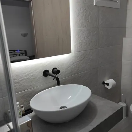 Vythos Adamantas (Milos)