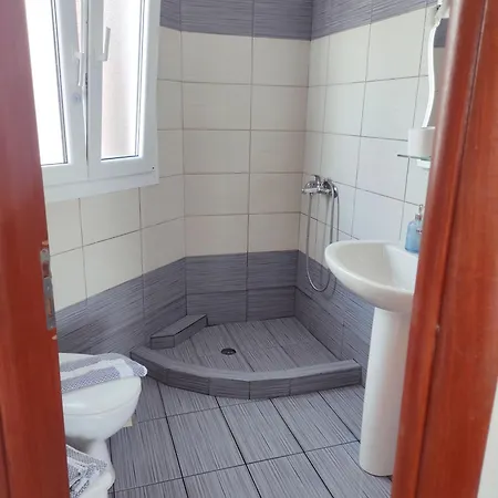 Vythos * Adamantas (Milos)